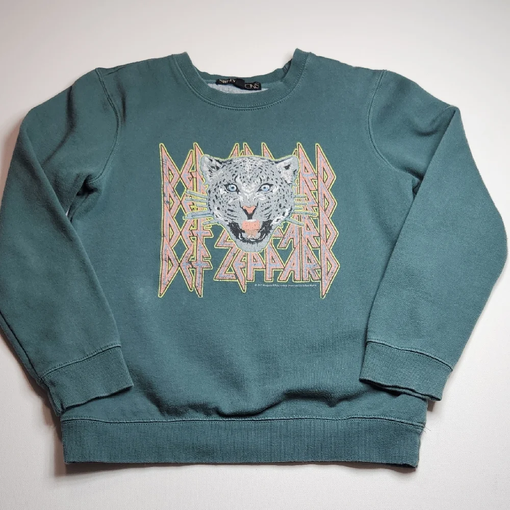 The Vinyl Icons Def Leppard Leopard Graphic Sweatshirt Green L Buckle